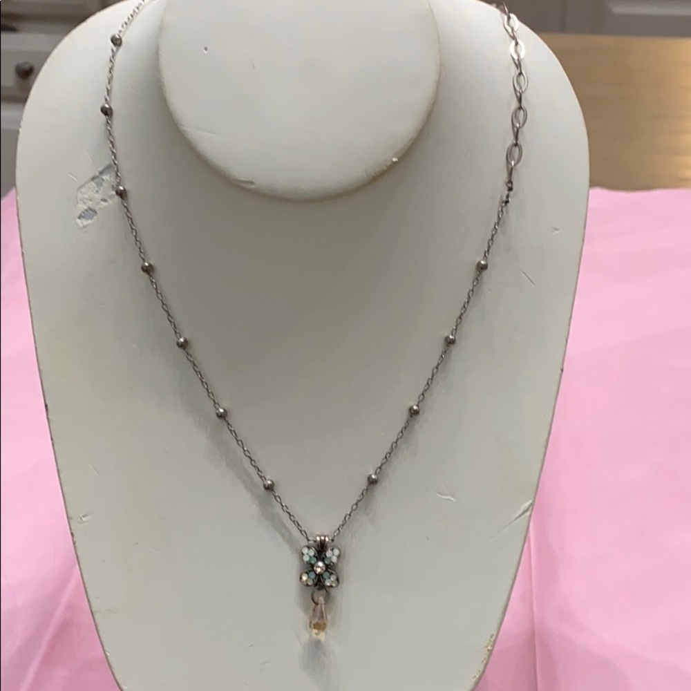 Mariana delicate flower necklace